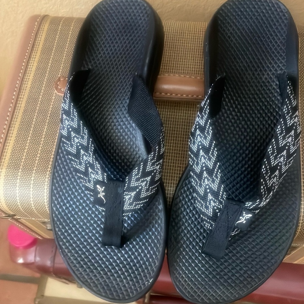 Chaco flip flops, like new
